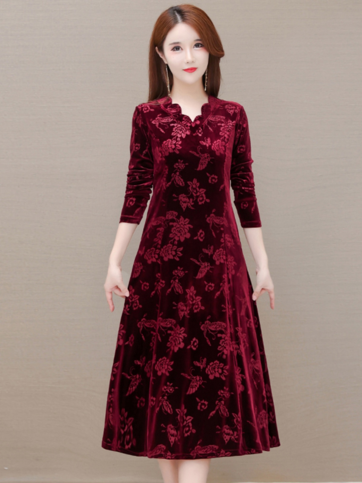 Elegante Abito in Velluto con  - Women Fashion Over The Years recensione e prezzo